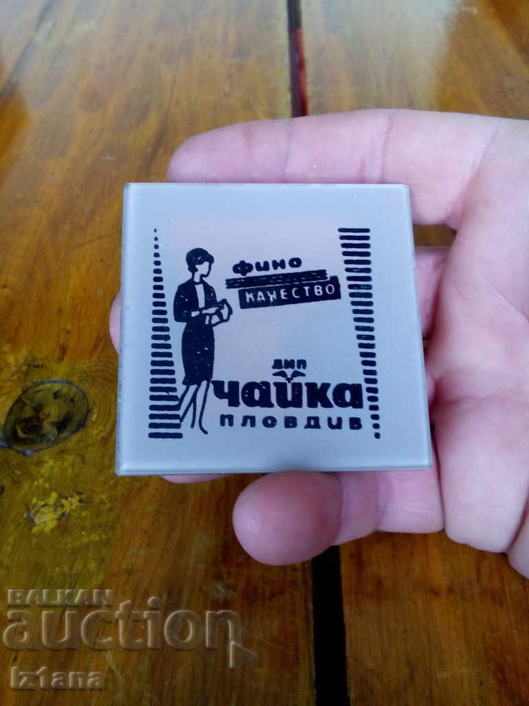 Delivery of An old mirror, a mirror