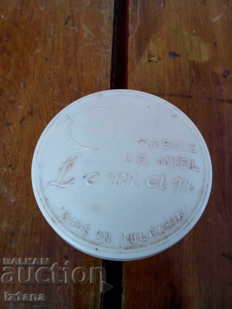 An old box of lemon cream with price 5.00 BGN | € 2.56 An old box of lemon cream with price 5.00 BGN | € 2.56