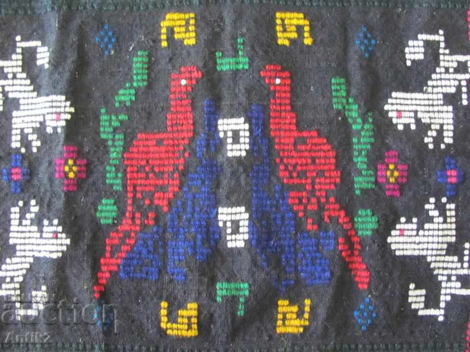 Covor brodat și brodat din secolul al XIX-lea, pernă cu preț 150.00 BGN | € 76.69