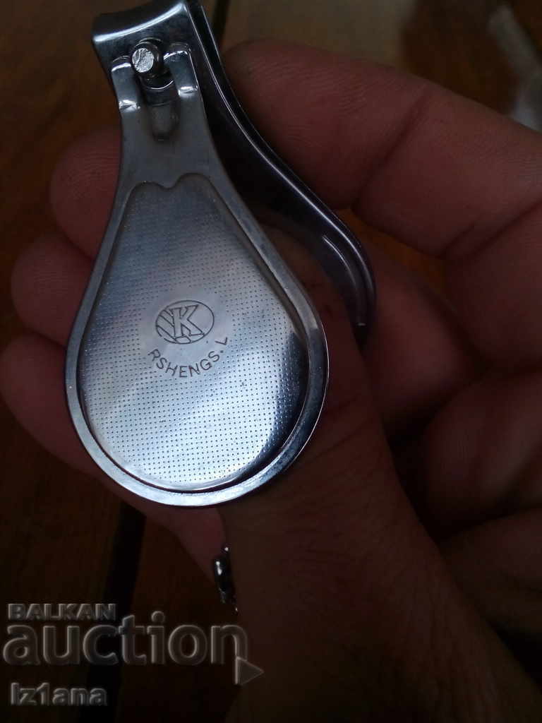 Delivery of Old BMW nail opener Delivery of Old BMW nail opener