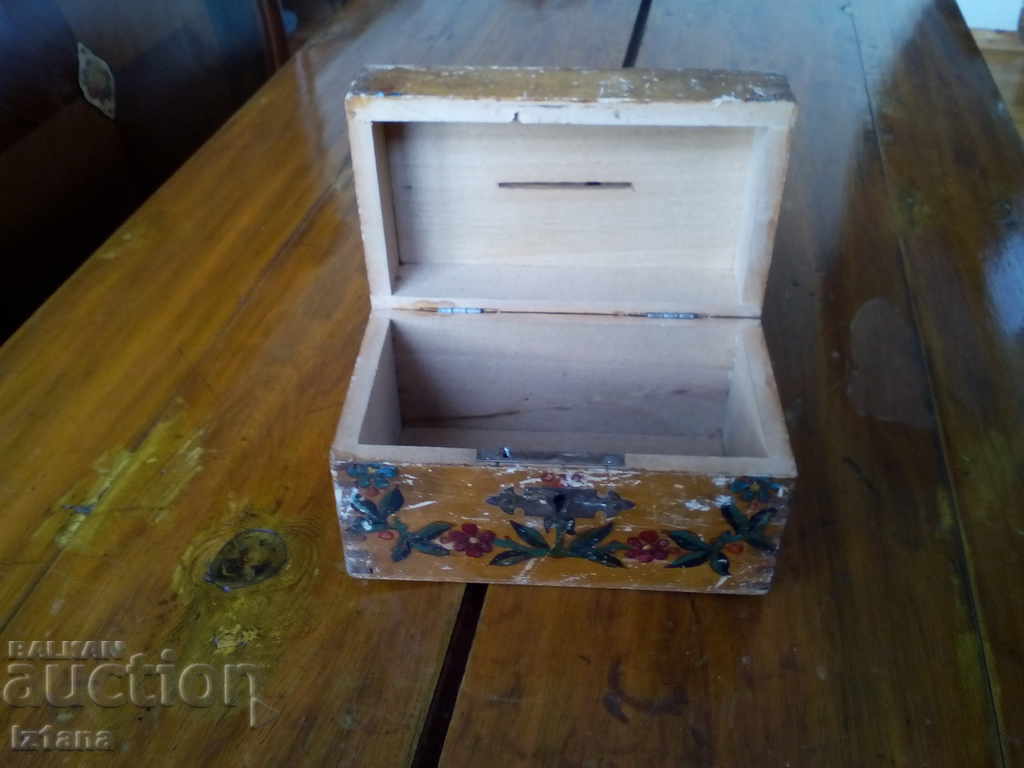Auction Old wooden box Auction Old wooden box