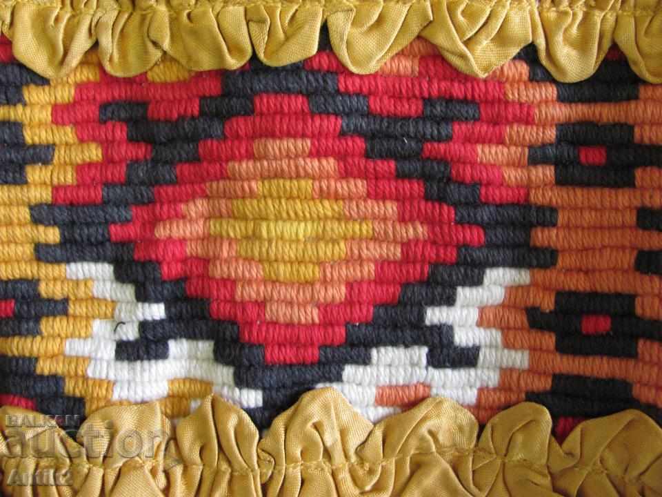 Auction 50s Handmade Embroidered Pillow Auction 50s Handmade Embroidered Pillow