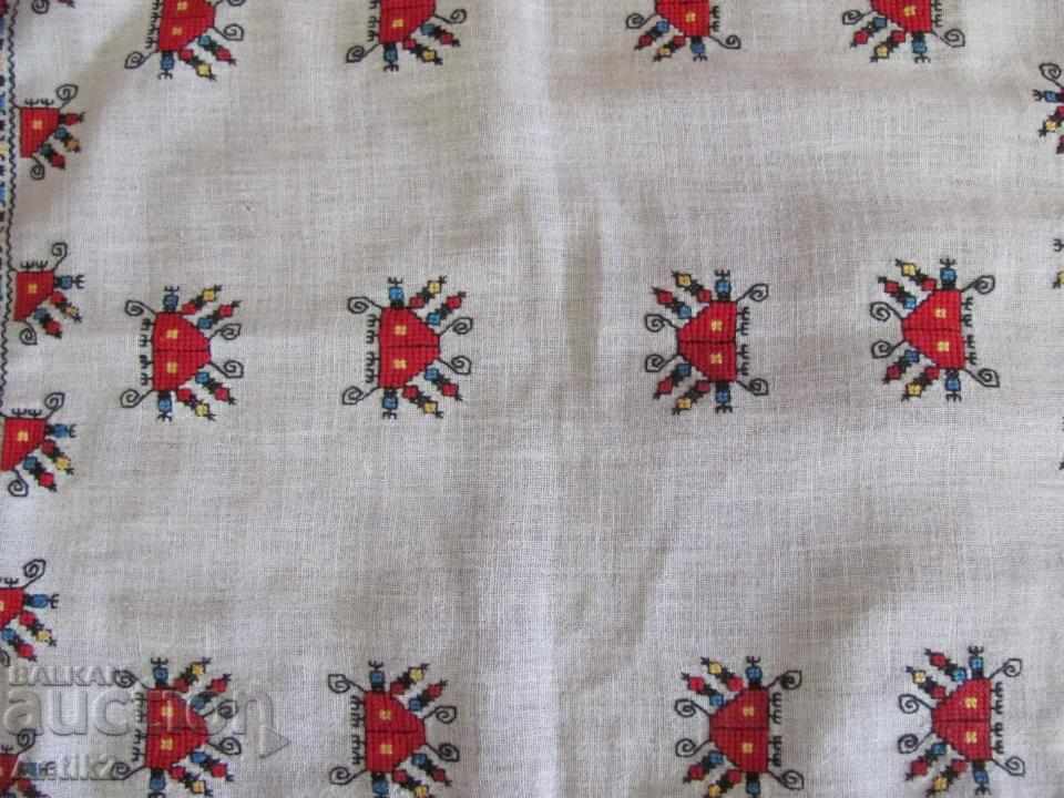 Delivery of 19th Century 2 pieces Hand Embroidery Box, Tablecloth Delivery of 19th Century 2 pieces Hand Embroidery Box, Tablecloth