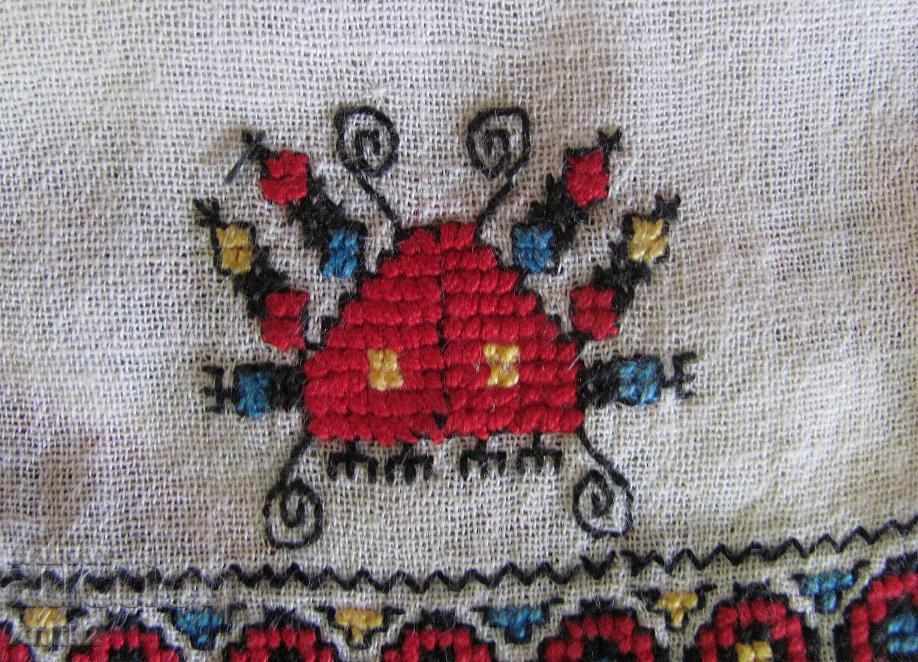 19th Century 2 pieces Hand Embroidery Box, Tablecloth - 6 19th Century 2 pieces Hand Embroidery Box, Tablecloth - 6