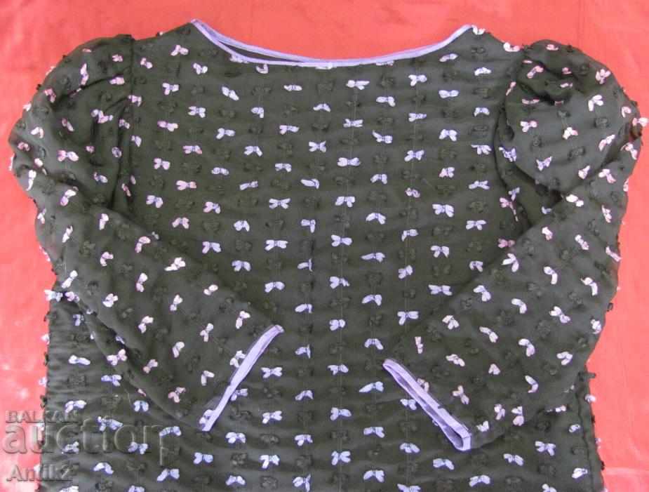 30s Silk Fabric Ladies Dress with price 120.00 BGN | € 61.36 30s Silk Fabric Ladies Dress with price 120.00 BGN | € 61.36