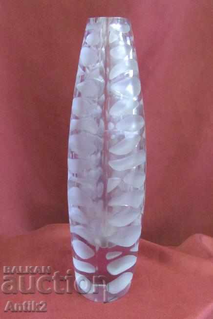 Vază veche de cristal realizată manual din anii 30
