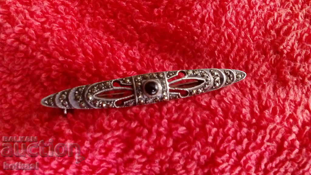 Auction Old silver hallmarked brooch with semi-precious stones Auction Old silver hallmarked brooch with semi-precious stones