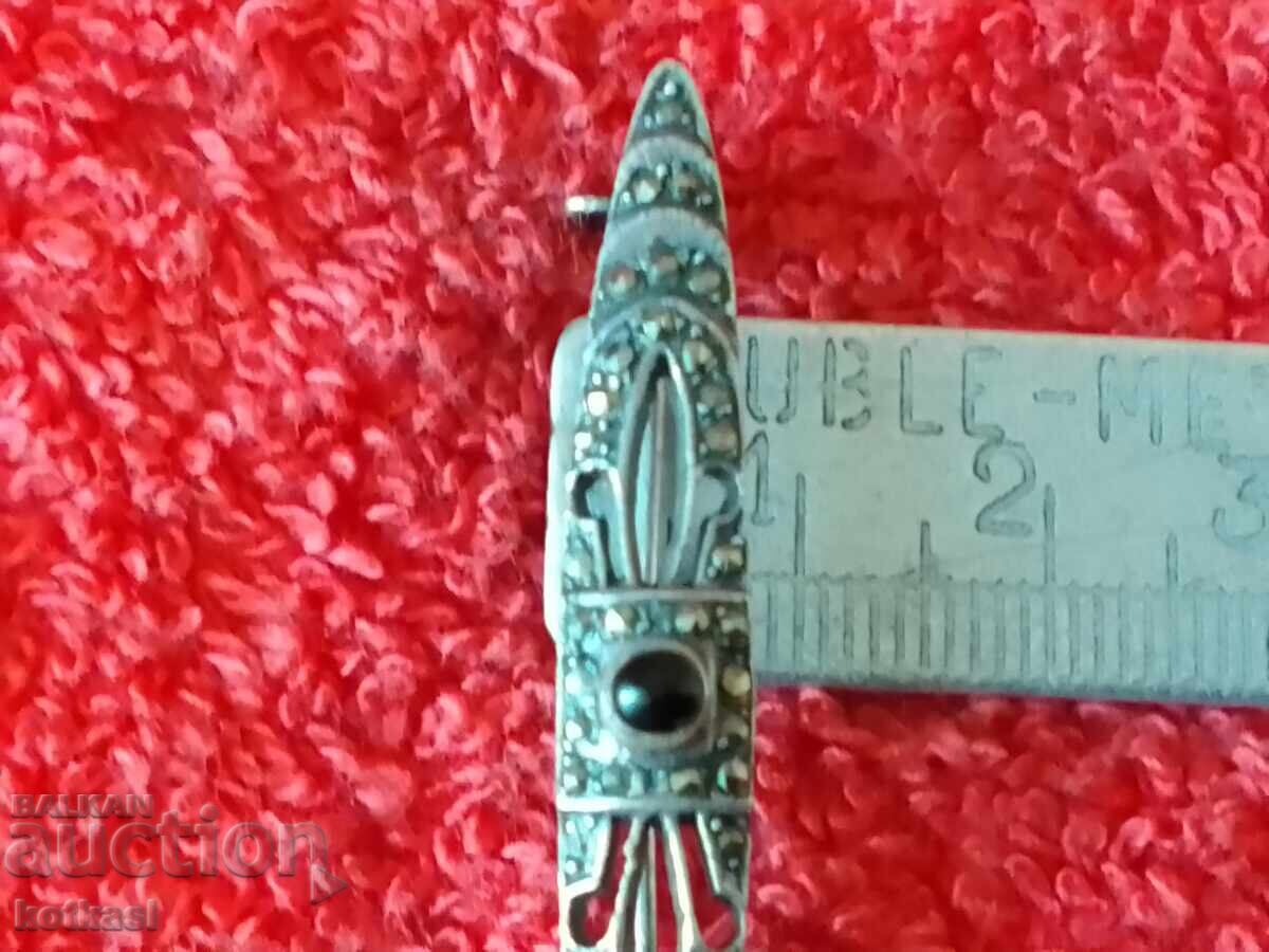 Auction  Old silver hallmarked brooch with semi-precious stones