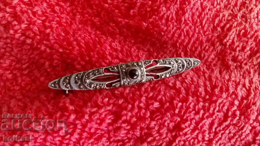 Delivery of Old silver hallmarked brooch with semi-precious stones Delivery of Old silver hallmarked brooch with semi-precious stones