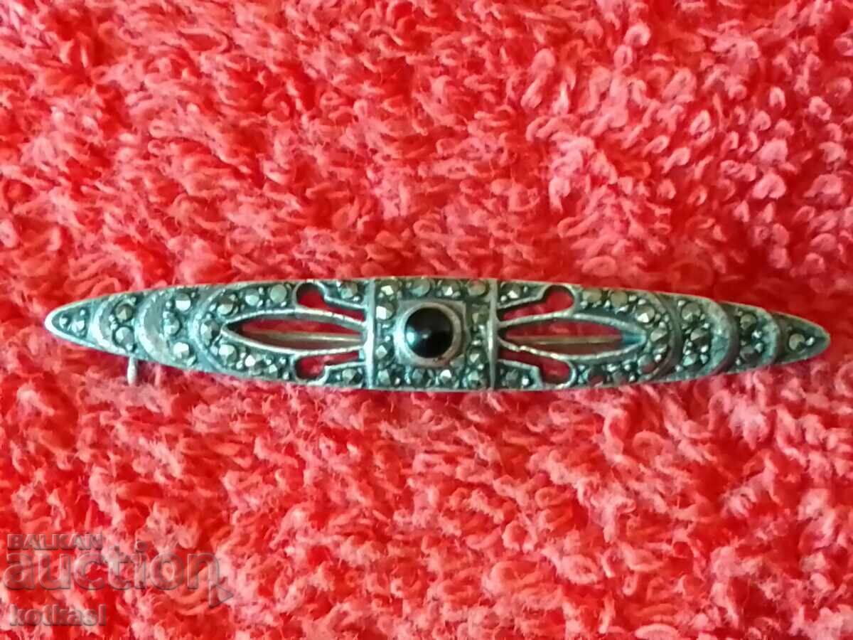 Delivery of Old silver hallmarked brooch with semi-precious stones