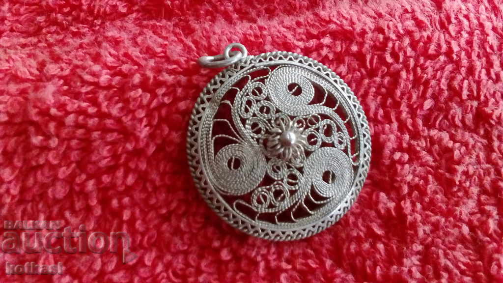 Very old silver filigree pendant with price 95.50 BGN | € 48.83 Very old silver filigree pendant with price 95.50 BGN | € 48.83
