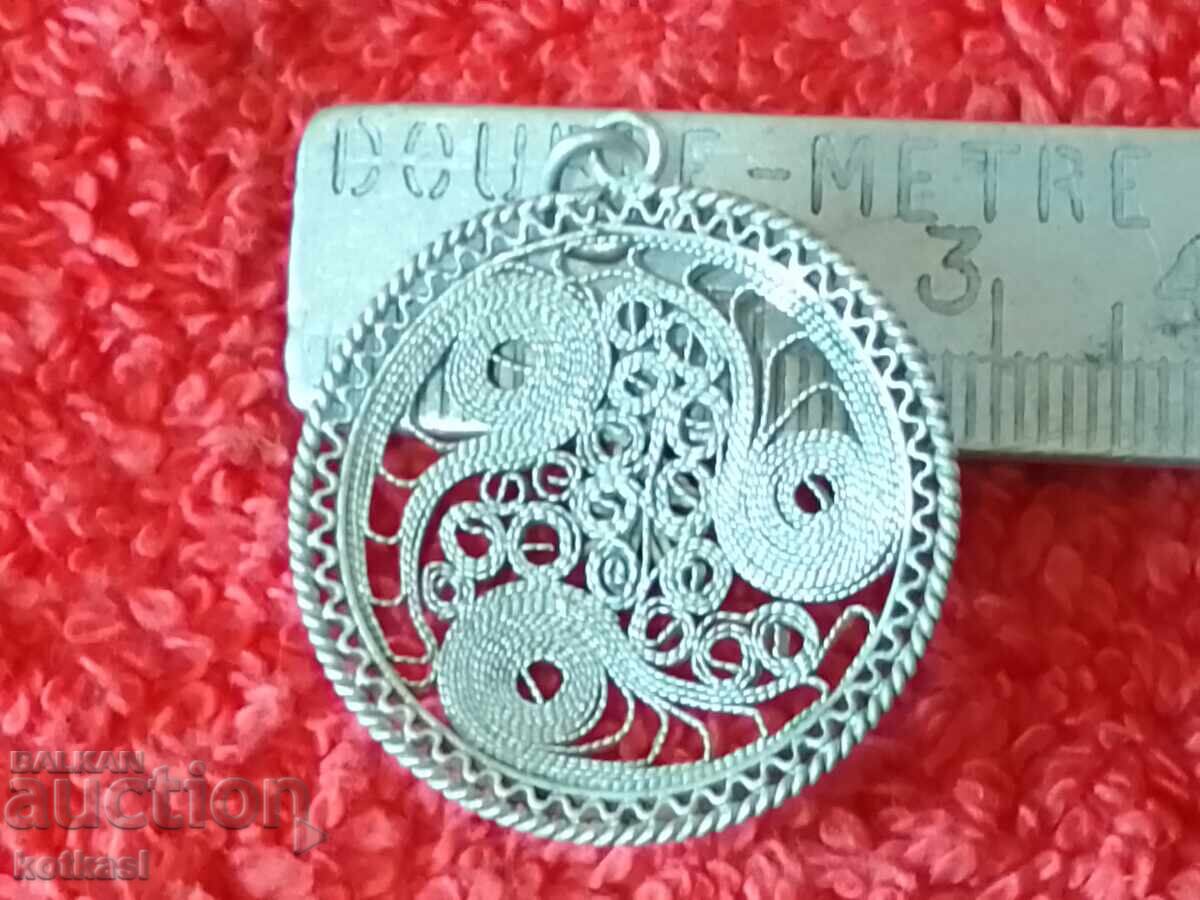 Много стара сребърна висулка филигран с цена 225.50 лв. | € 115.30 Много стара сребърна висулка филигран с цена 225.50 лв. | € 115.30