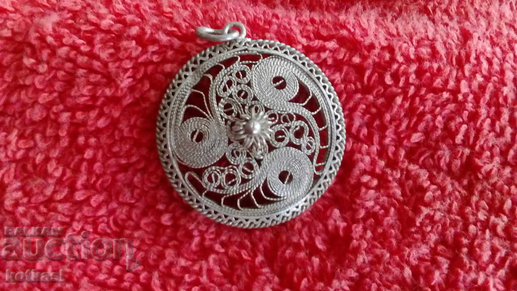 Auction Very old silver filigree pendant Auction Very old silver filigree pendant