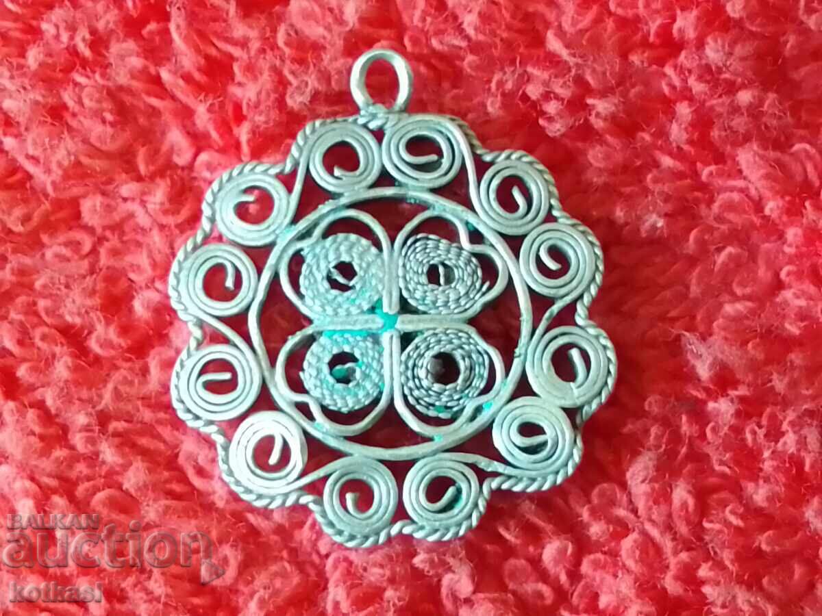 Livrarea Pandantiv din filigran de argint vechi Livrarea Pandantiv din filigran de argint vechi