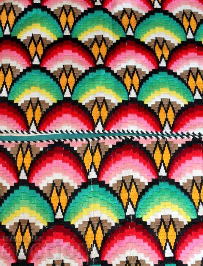 . LOT AUTHENTIC OLD COVERS FLOOR COVER CHEIZ COVER - 6 . LOT AUTHENTIC OLD COVERS FLOOR COVER CHEIZ COVER - 6