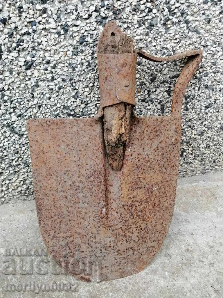 Auction Old straight shovel, wrought iron Auction Old straight shovel, wrought iron