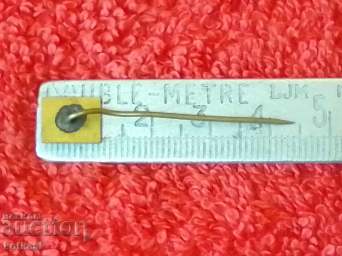Old solid bronze pin badge Volleyball Hungary with price 3.50 BGN | € 1.79 Old solid bronze pin badge Volleyball Hungary with price 3.50 BGN | € 1.79