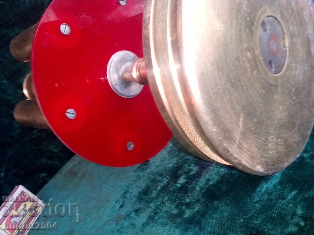 Свещник от 8 гилзи,месинг, 1 СВ рядко изделие с надписи. с цена 59.95 лв. | € 30.65 Свещник от 8 гилзи,месинг, 1 СВ рядко изделие с надписи. с цена 59.95 лв. | € 30.65