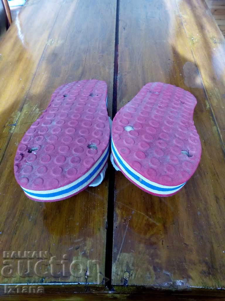 Delivery of Old Sofia Mitshukoshi flip flops