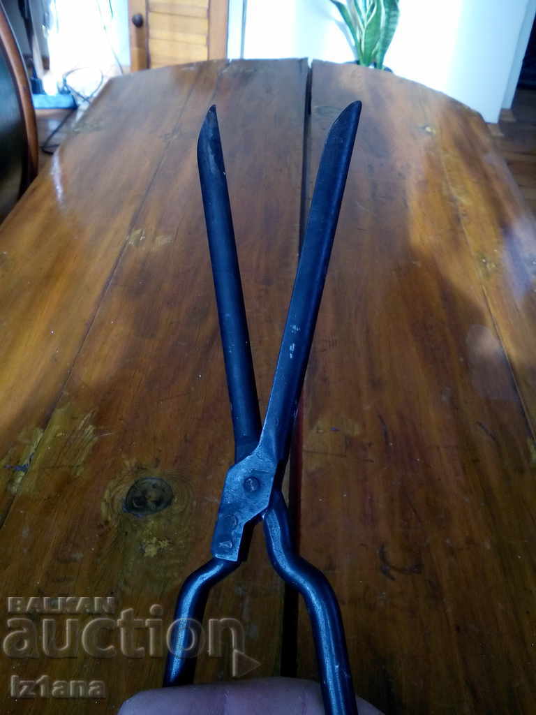 Auction An old hair mask Auction An old hair mask