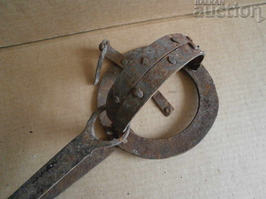 Auction old forged trap for beaded golden ferrets WORKING Auction old forged trap for beaded golden ferrets WORKING