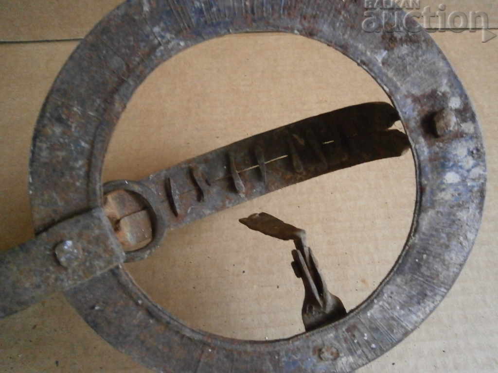 Delivery of old forged trap for beaded golden ferrets WORKING Delivery of old forged trap for beaded golden ferrets WORKING