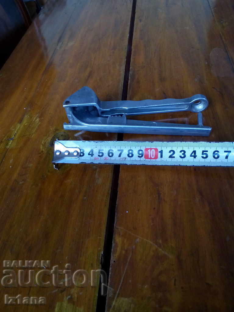 Auction Old press for Garlic Auction Old press for Garlic