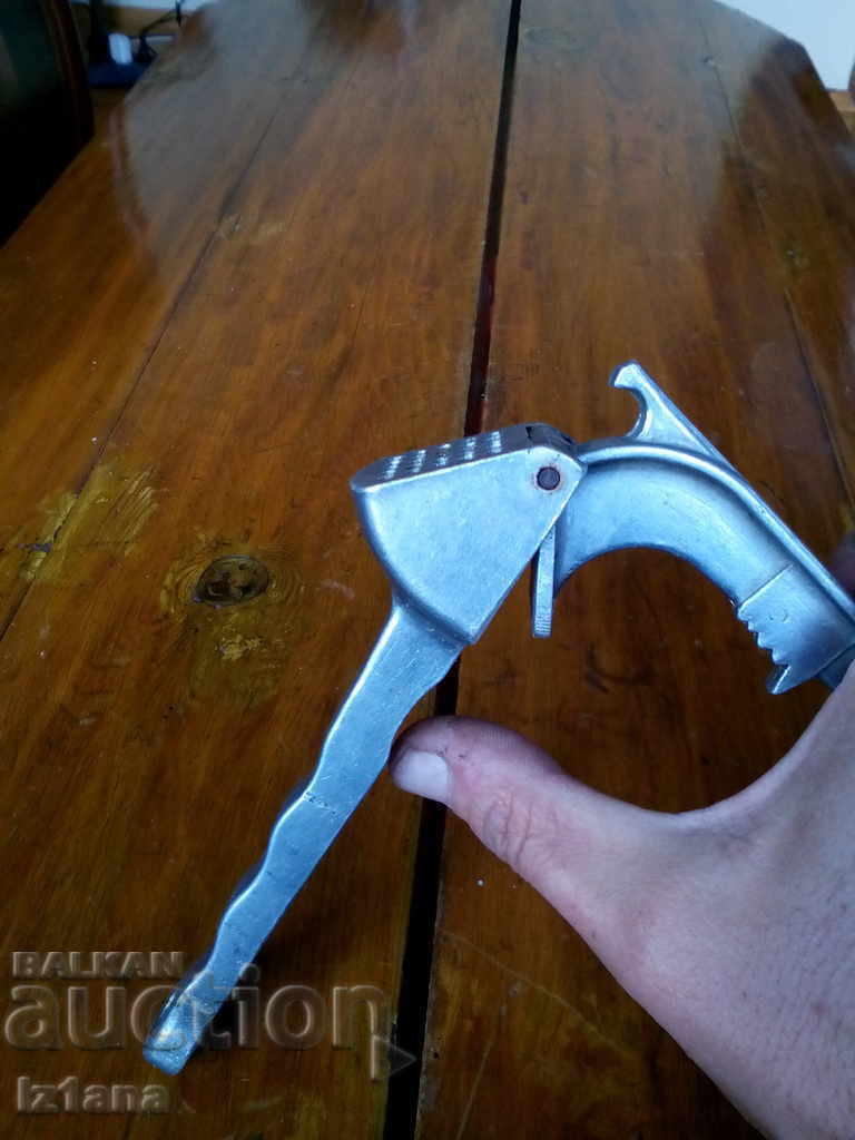 Delivery of Old press for Garlic Delivery of Old press for Garlic