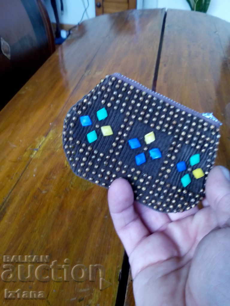 An old beaded purse with price 9.00 BGN | € 4.60 An old beaded purse with price 9.00 BGN | € 4.60