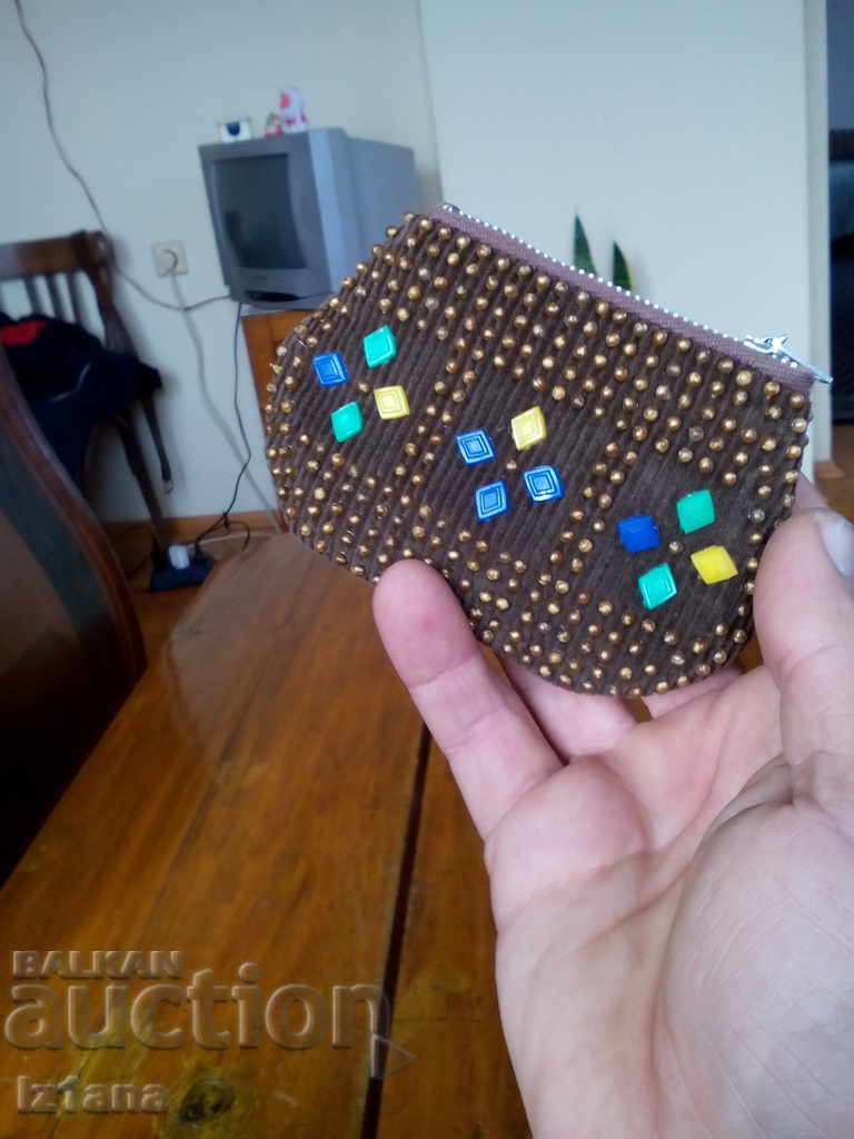 Auction An old beaded purse Auction An old beaded purse