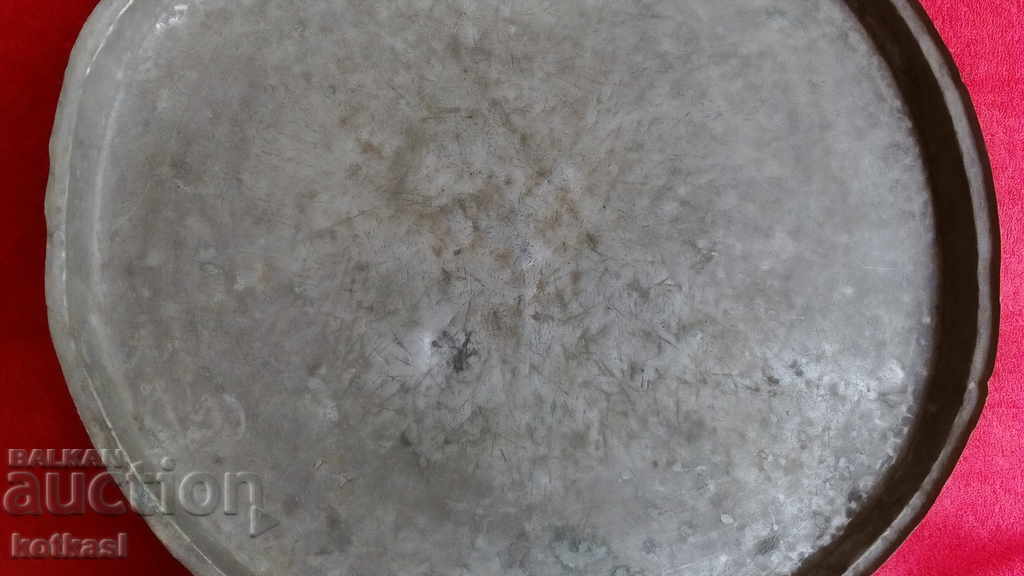 Licitație Tava veche din cupru diametru 42 cm marcata DM DG Licitație Tava veche din cupru diametru 42 cm marcata DM DG