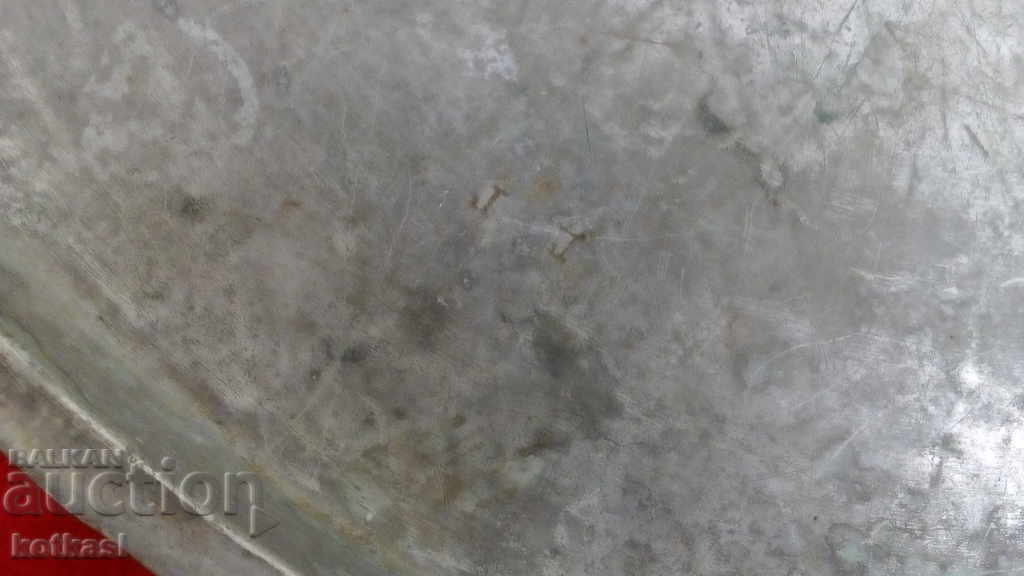 Tava veche din cupru diametru 42 cm marcata DM DG - 6 Tava veche din cupru diametru 42 cm marcata DM DG - 6