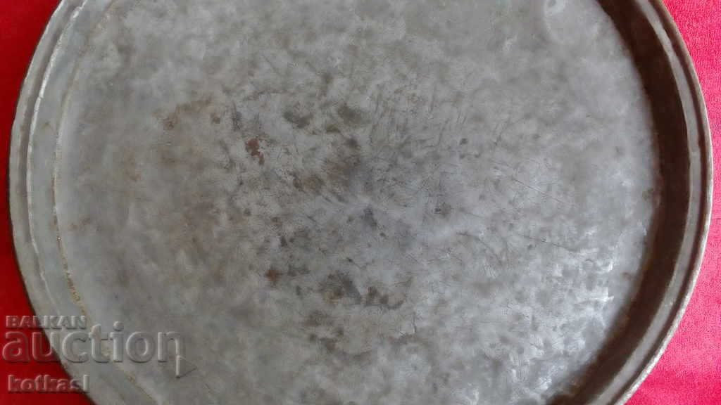 Auction Old copper tray, diameter 40.30 cm. Auction Old copper tray, diameter 40.30 cm.