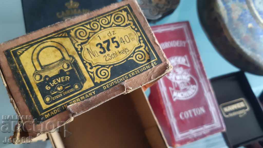 6 pieces old collector's box / box / powder case with price 10.00 BGN | € 5.11 6 pieces old collector's box / box / powder case with price 10.00 BGN | € 5.11