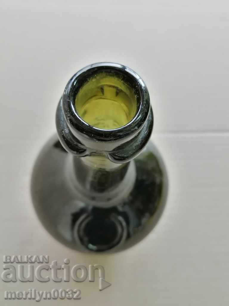 Παράδοση Γυάλινα μπουκάλια παλαιού κονιάκ