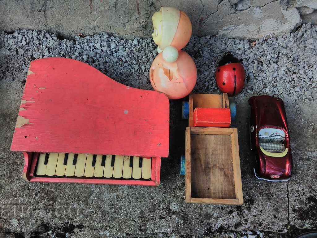 Lots of toys Lots of toys