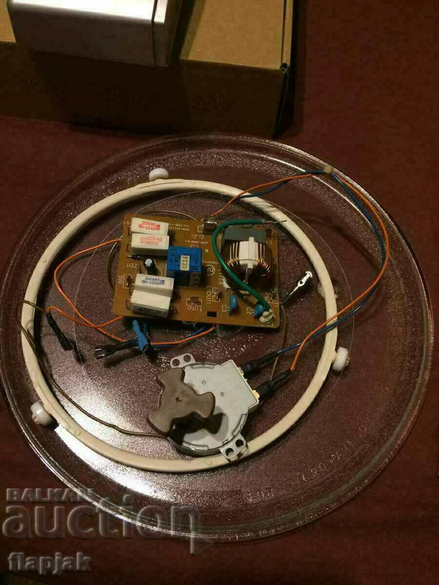 Livrarea Cuptor cu microunde Haier HR-6752D PENTRU PIESE!!!