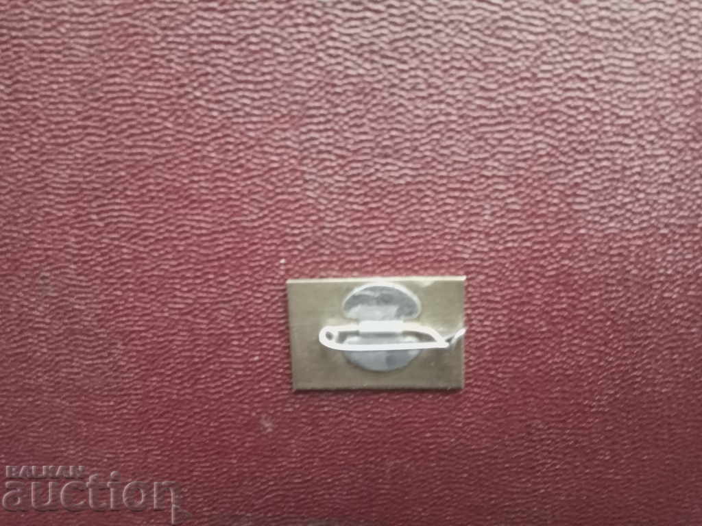 Trainer 25 ani DOT cu preț 4.00 BGN | € 2.05