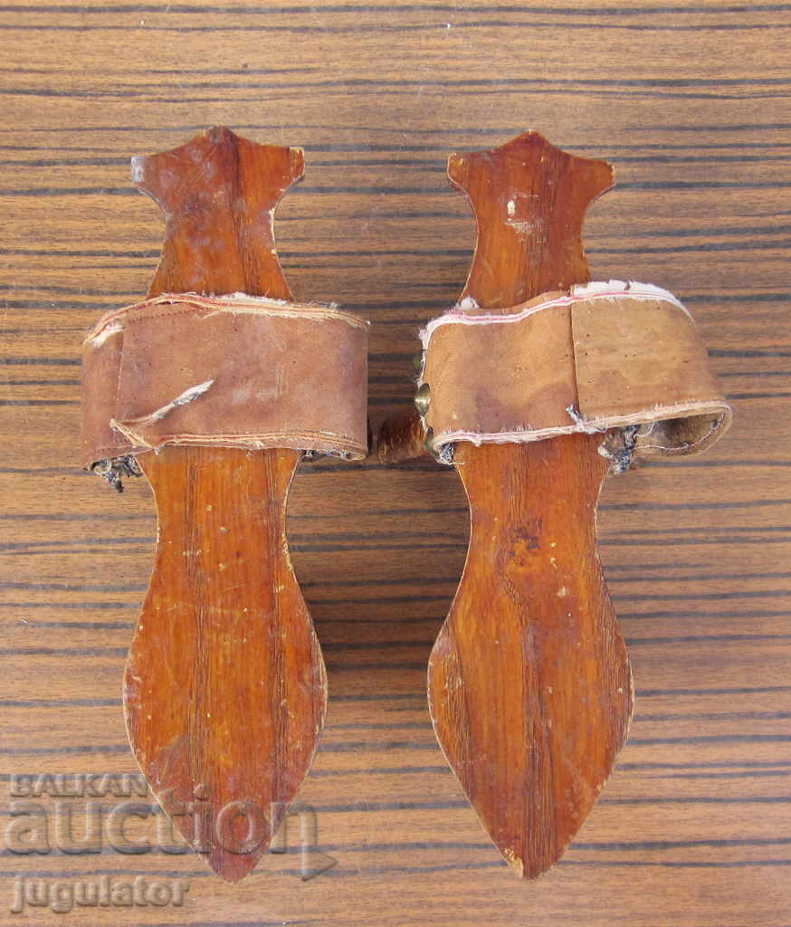 αυθεντικά παλιά Βουλγαρικά αναγεννησιακά ξύλινα παντόφλες