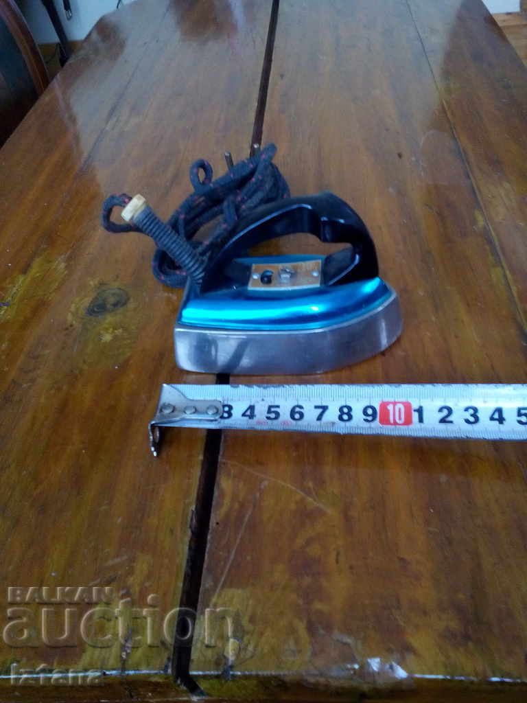 Old electric iron with price 25.00 BGN | € 12.78