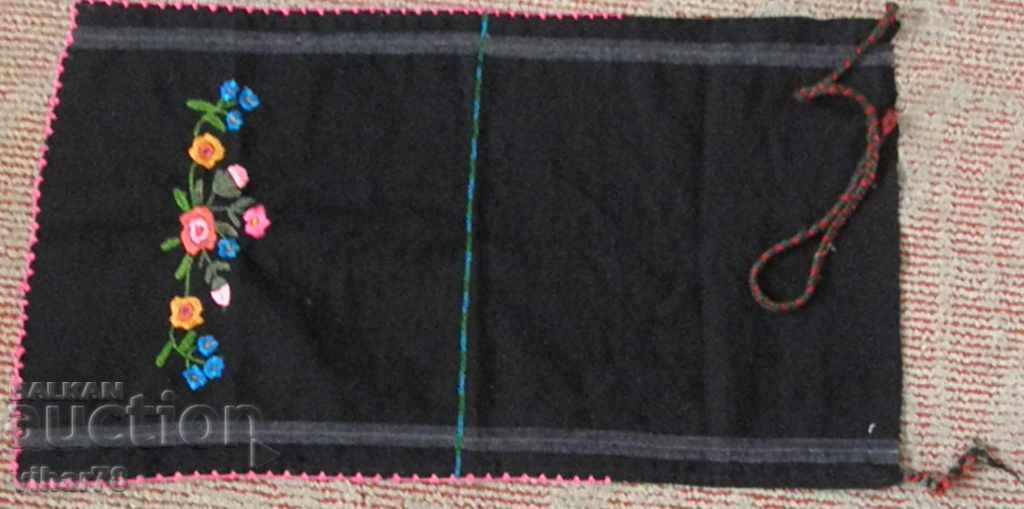 Auction An apron from chic Auction An apron from chic