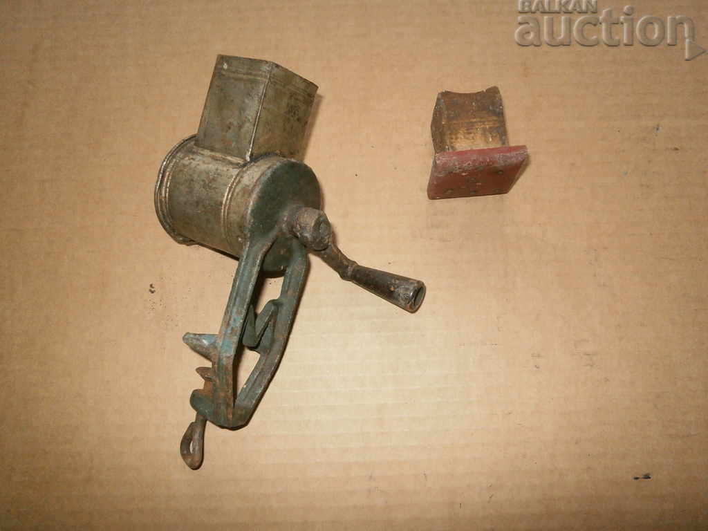 Δημοπρασία πρωτόγονο μύλο καρυδιού Δημοπρασία πρωτόγονο μύλο καρυδιού