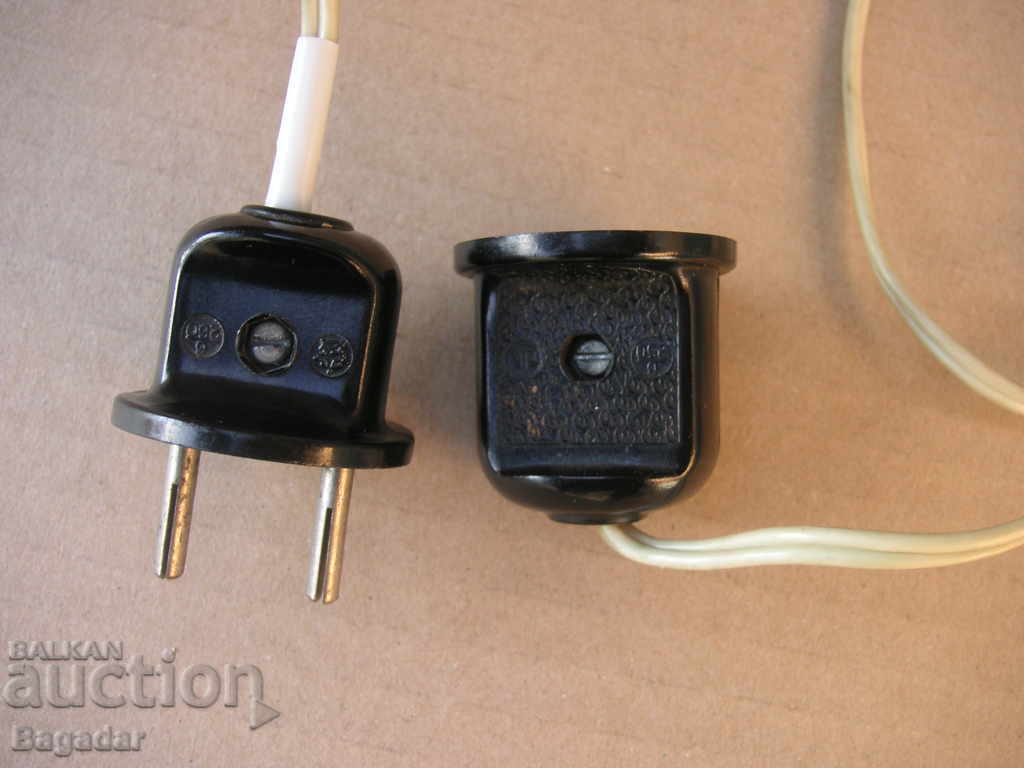 Стар бакелитен удължител щепсел контакт с цена 25.00 лв. | € 12.78 Стар бакелитен удължител щепсел контакт с цена 25.00 лв. | € 12.78