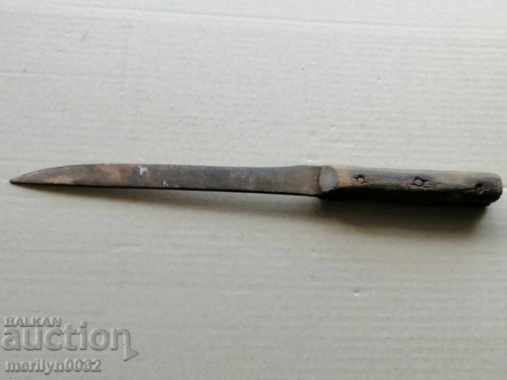 Delivery of Old hand-forged shepherd's or butcher's knife primitive rioter Delivery of Old hand-forged shepherd's or butcher's knife primitive rioter