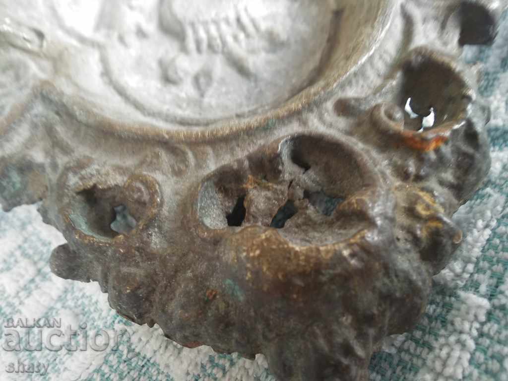 Auction Old brass ashtray. Auction Old brass ashtray.