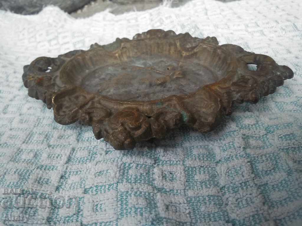Old brass ashtray. - 5 Old brass ashtray. - 5