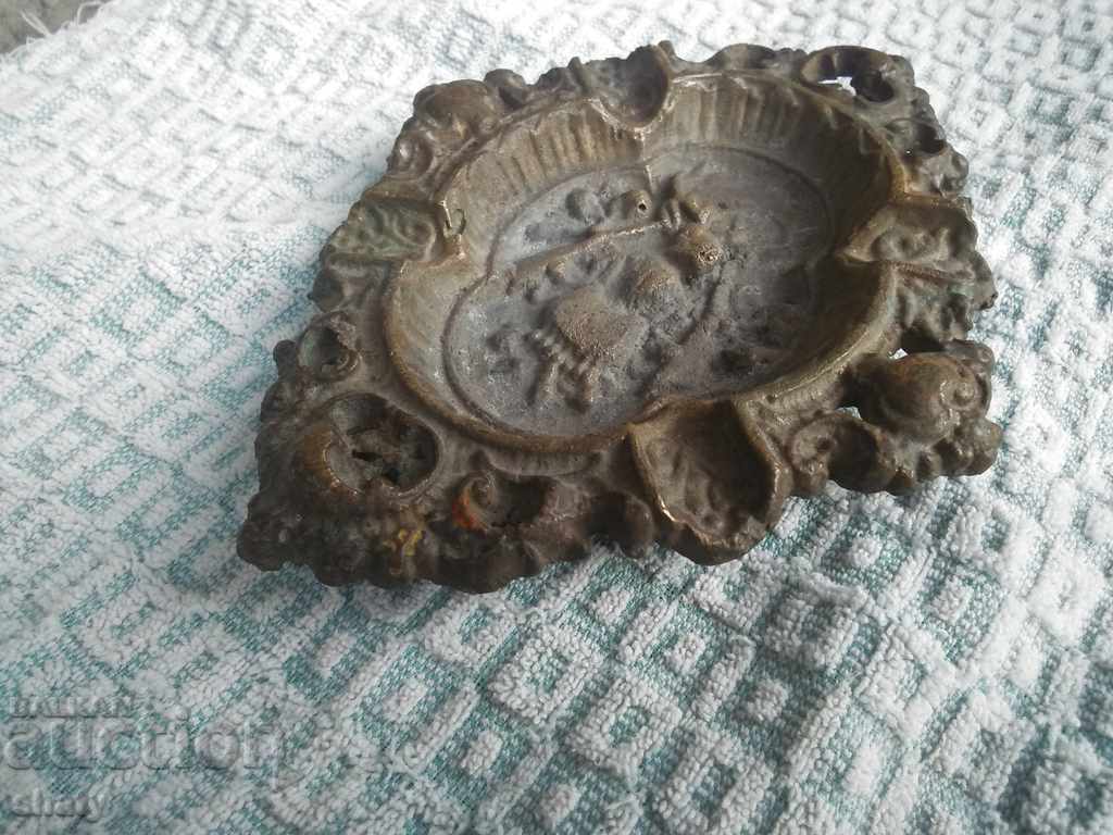 Old brass ashtray. - 6 Old brass ashtray. - 6