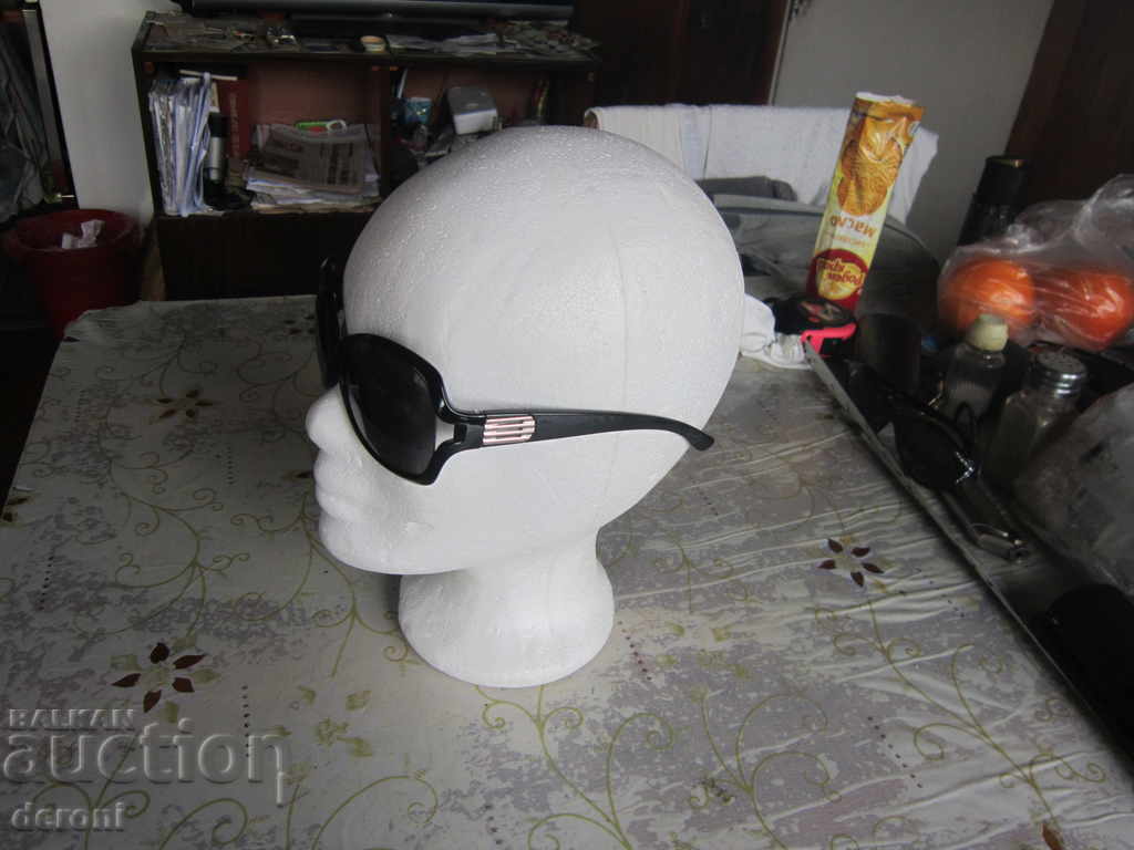 Страхотни слънчеви очила ТСМ с цена 10.00 лв. | € 5.11 Страхотни слънчеви очила ТСМ с цена 10.00 лв. | € 5.11