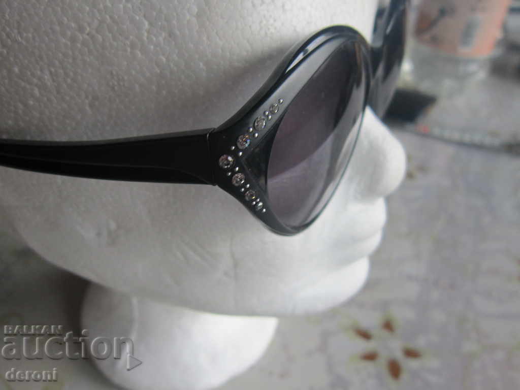Аукцион Невероятни италиански слънчеви очила Аукцион Невероятни италиански слънчеви очила