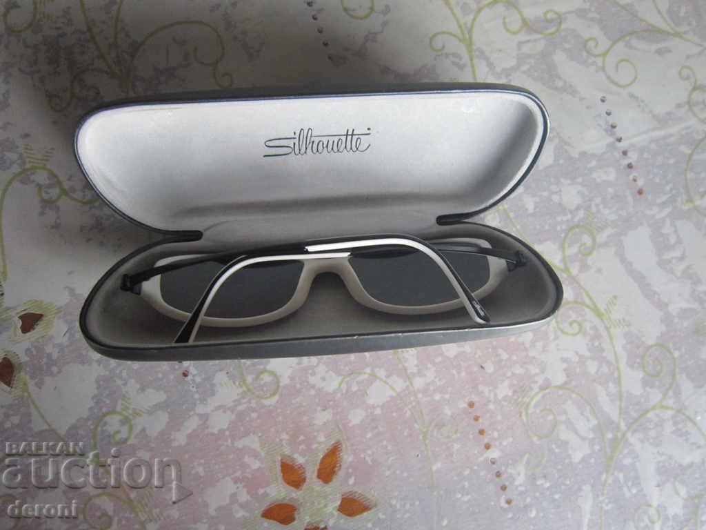 Невероятни маркови очила с калъф с цена 30.00 лв. | € 15.34 Невероятни маркови очила с калъф с цена 30.00 лв. | € 15.34